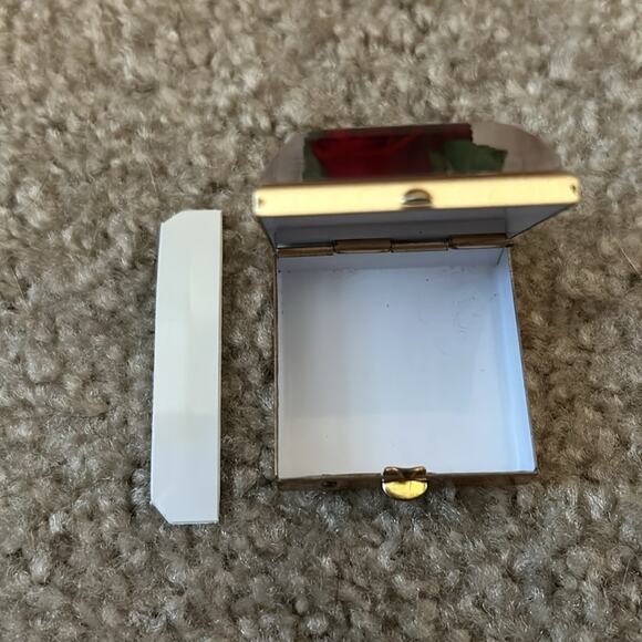 Vintage Bircraft brass and acrylic pill box with red rose Shadowbox lid - Picture 3 of 6